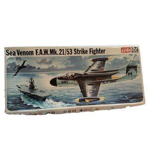 (OPEN BOX) SEE PICS* SEA VENOM F.A.W.MK.21/53 STRIKE FIG Model Craft Kit (PL844)